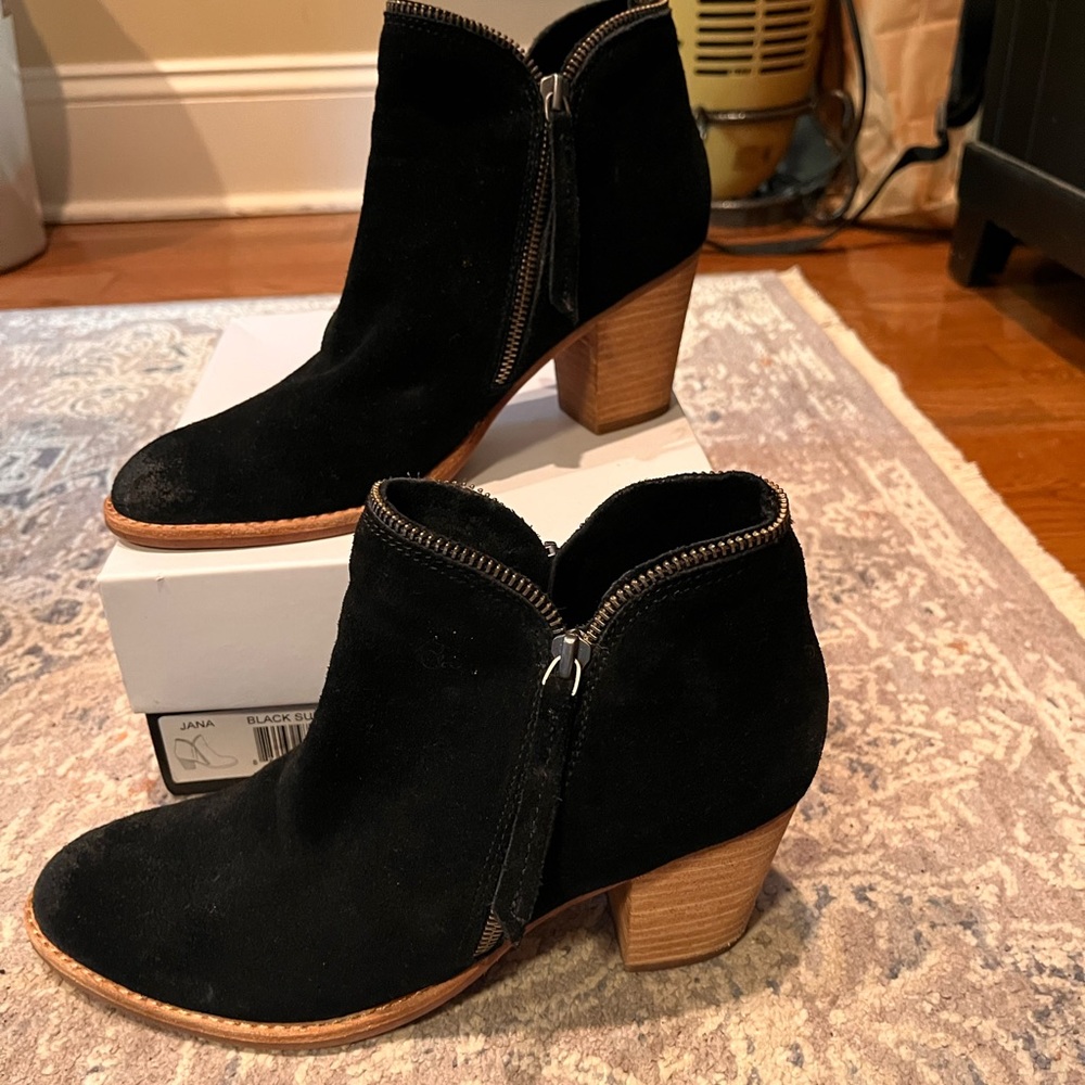 Dolce Vita Jana Black Suede Bootie